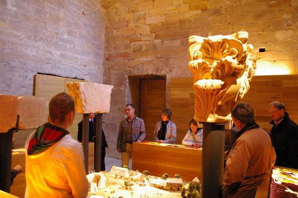 Visita guidata al Monastero di Santa Maria La Real ad Aguilar de Campoo in Spagna. 