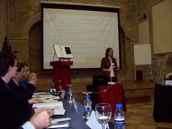 Apertura dei lavori dell'assemblea generale di Transromanica da parte di Juliane Koch.