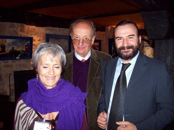  Foto ricordo dopo la firma del documento: Paola Salerno, Francesco Garetto e Marco Devecchi.