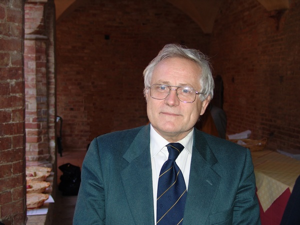 Prof. Dario Rei dell`Università di Torino e Presidente del Comitato Frutteto della Canonica di Vezzolano (Foto Pippo Sacco).