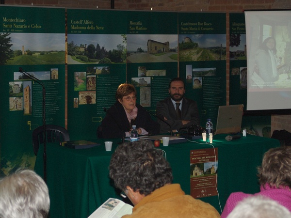 Prima Sessione del Convegno su "Conservazione e salvaguardia dei paesaggi storici" moderata dal Prof. Marco Devecchi (Osservatorio del Paesaggio per il Monferrato e l`Astigiano), accanto all`Arch. Liliana Pittarello, Direttore regionale per i Beni culturali e paesaggistici del Piemonte (Foto Pippo Sacco).