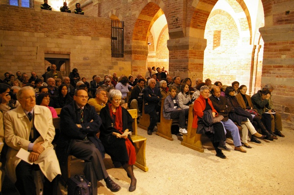 Pubblico presente all`interno della Canonica di Vezzolano per il Concerto del Gruppo di musica antica "La Ghironda" dal titolo "Vinum bonum et soave" (Canti e danze del medioevo).