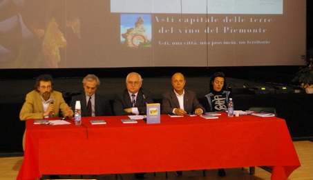 Tavolo dei relatori: (sx) Francesco Scalfari, Enrico Ercole, Carlo Cerrato, Gianfranco Imerito e Monica Gili.