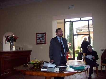 Presentazione da parte del Prof. Marco Devecchi di alcuni volumi curati assieme alla Prof.ssa Elena Accati, quali Theatrum rosarum e Arte e Natura Centoventi Giardini Privati del Piemonte.