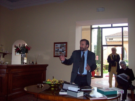 Presentazione da parte del Prof. Marco Devecchi di alcuni volumi curati assieme alla Prof.ssa Elena Accati, quali Theatrum rosarum e Arte e Natura Centoventi Giardini Privati del Piemonte.