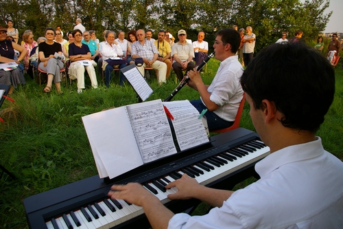 Eugenio Fea, clarinetto, Francesco Ecclesia,violoncello, Francesco Savergnini,pianoforte, Ludwig van Beethoven (1770-1827), Trio Op.11 in SI bemolle maggiore per piano,clarinetto e violoncello, Allegro con brio, Adagio, Allegretto