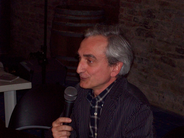 Momento di riflessione offerto dal Prof. Enrico Ercole (Università del Piemonte Orientale) ai partecipanti al Master "CULTURAL PROJECTS FOR DEVELOPMENT" e "WORLD HERITAGE AT WORK" del Centro internazionale di Formazione dell`OIL e l`Università di Torino. in occasione della Giornata di studio sulle tematiche dei paesaggi viticoli di eccellenza del territorio astigiano, presso la Sala Convegni del Comune di Canelli.