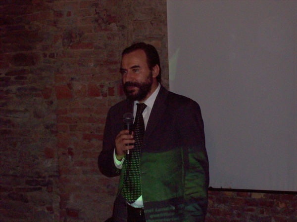 Momento di riflessione offerto dal Prof. Marco Devecchi (Università degli Studi di Torino) ai partecipanti al Master "CULTURAL PROJECTS FOR DEVELOPMENT" e "WORLD HERITAGE AT WORK" del Centro internazionale di Formazione dell`OIL e l`Università di Torino. in occasione della Giornata di studio sulle tematiche dei paesaggi viticoli di eccellenza del territorio astigiano, presso la Sala Convegni del Comune di Canelli.