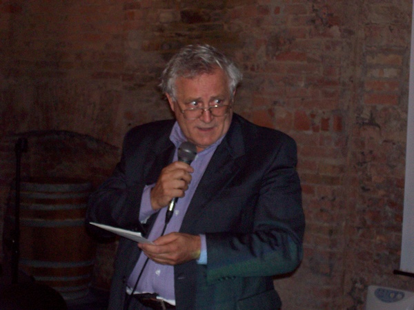 Momento di riflessione offerto dal Prof. Dario Rei (Università degli Studi di Torino) ai partecipanti al Master "CULTURAL PROJECTS FOR DEVELOPMENT" e "WORLD HERITAGE AT WORK" del Centro internazionale di Formazione dell`OIL e l`Università di Torino. in occasione della Giornata di studio sulle tematiche dei paesaggi viticoli di eccellenza del territorio astigiano, presso la Sala Convegni del Comune di Canelli.