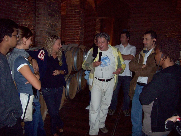 Visita con i partecipanti al Master "CULTURAL PROJECTS FOR DEVELOPMENT" e "WORLD HERITAGE AT WORK" del Centro internazionale di Formazione dell`OIL e l`Università di Torino. in occasione della Giornata di studio sulle tematiche dei paesaggi viticoli di eccellenza del territorio astigiano, alle cantine Gancia di Canelli.