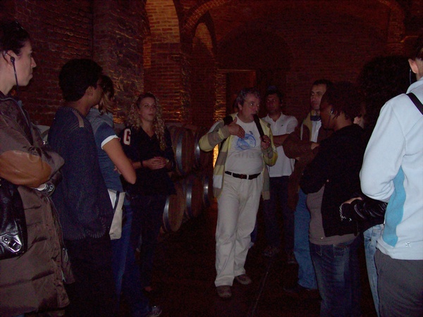 Visita con i partecipanti al Master "CULTURAL PROJECTS FOR DEVELOPMENT" e "WORLD HERITAGE AT WORK" del Centro internazionale di Formazione dell`OIL e l`Università di Torino. in occasione della Giornata di studio sulle tematiche dei paesaggi viticoli di eccellenza del territorio astigiano, alle cantine Gancia di Canelli.