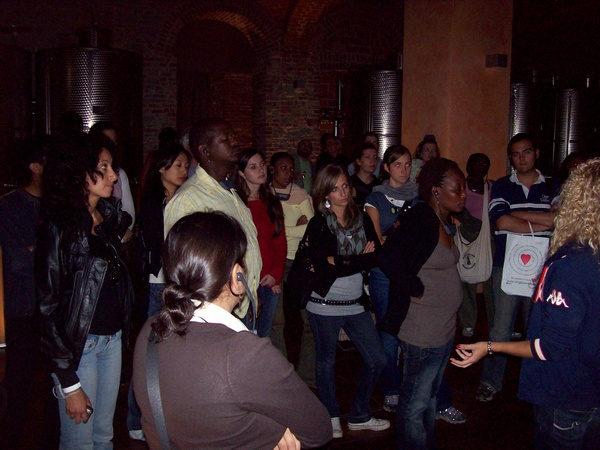 Visita con i partecipanti al Master "CULTURAL PROJECTS FOR DEVELOPMENT" e "WORLD HERITAGE AT WORK" del Centro internazionale di Formazione dell`OIL e l`Università di Torino. in occasione della Giornata di studio sulle tematiche dei paesaggi viticoli di eccellenza del territorio astigiano, alle cantine Gancia di Canelli.