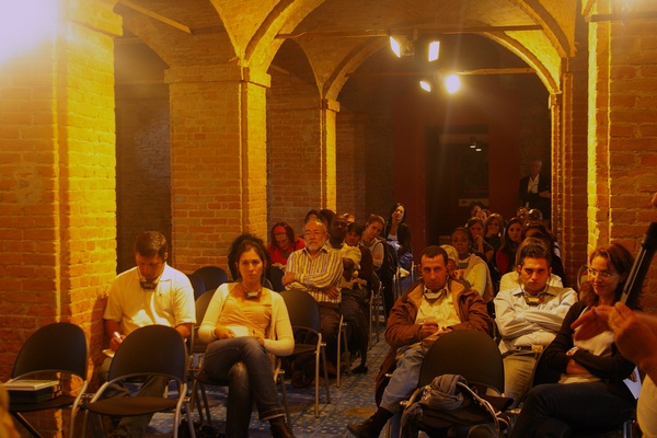 Partecipanti al Master "CULTURAL PROJECTS FOR DEVELOPMENT" e "WORLD HERITAGE AT WORK" del Centro internazionale di Formazione dell`OIL e l`Università di Torino. in occasione della Giornata di studio sulle tematiche dei paesaggi viticoli di eccellenza del territorio astigiano, presso la Sala Convegni del Comune di Canelli.