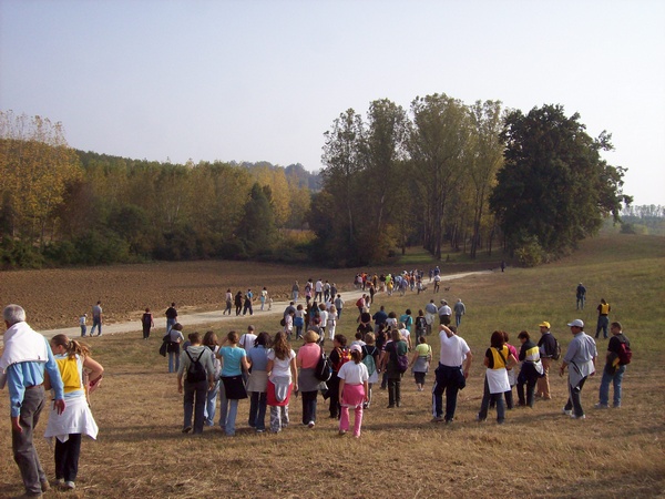  Partecipanti alla camminata alla scoperta delle chiesette della Valtriversa (Foto Matteo Devecchi)