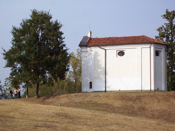 Chiesetta campaste della Valtriversa.
