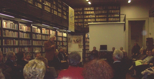 Veduta del pubblico presente alla presentazione del Volume "Il paesaggio dipinto. Astigiano, Monferrato e Langhe" presso la Biblioteca consorziale astense.