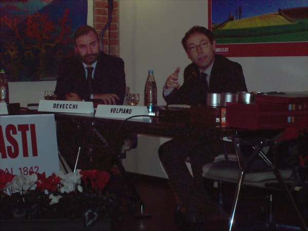 Presentazione da parte dell`Arch. Mauro Volpiano, Curatore del Volume e Docente di Storia della Città e del Territorio presso il Dipartimento Casa-Città del Politecnico di Torino, del Volume "Il paesaggio astigiano. Identità, Valori, Prospettive"
