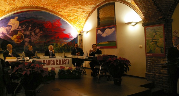 Presentazione da parte dell`Arch. Mauro Volpiano, Curatore del Volume e Docente di Storia della Città e del Territorio presso il Dipartimento Casa-Città del Politecnico di Torino, del Volume "Il paesaggio astigiano. Identità, Valori, Prospettive"