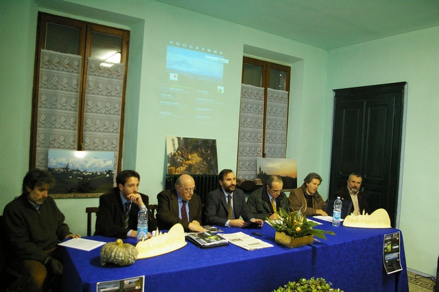 Tavolo dei relatori in occasione degli Stati generali del Paesaggio ad antignano (da sx verso dx): Claudio Riccabone, Luca Chiusano, Erildo Ferro, Marco Devecchi, Pier Franco Ferraris, Ernesto Doglio Cotto e Domenico Marinetto (Foto Enrico Griseri).