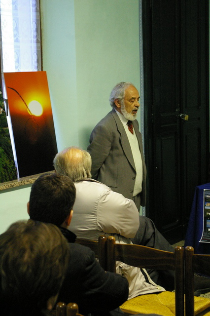Saluto del Presidente dell`Associazione culturale Insieme presso la cui sede si è tenuta la sesta sessione degli Stati generali del paesaggio astigiano (Foto Enrico Griseri).