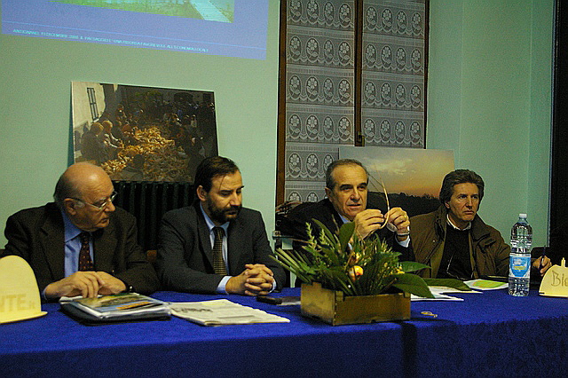 Relazione dell`Assessore Pier Franco Ferraris all`Ambiente della Provincia di Asti su "Linee ed indirizzi per la salvaguardia del paesaggio astigiano nella prospettiva del nuovo Piano Paesaggistico regionale" (Foto Enrico Griseri).