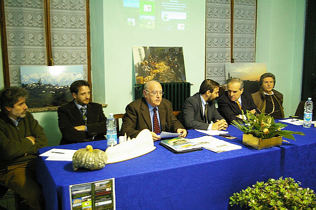 Relazione del Prof. Erildo Ferro dell`Osservatorio del Paesaggio per il Monferrato e l`Astigiano su "Il Piano Paesaggistico Regionale e la Valle del Tanaro (Foto Enrico Griseri).
