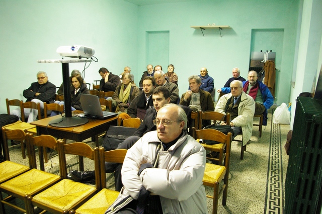Veduta del pubblico presente in sala in occasione della Sesta sessione degli Stati generali del paesaggio ad Antignano su "Il paesaggio è una risorsa favorevole all`economia locale". In primo piano il Vice Sindaco di Antignano, Dott. Angelo Borgogno.