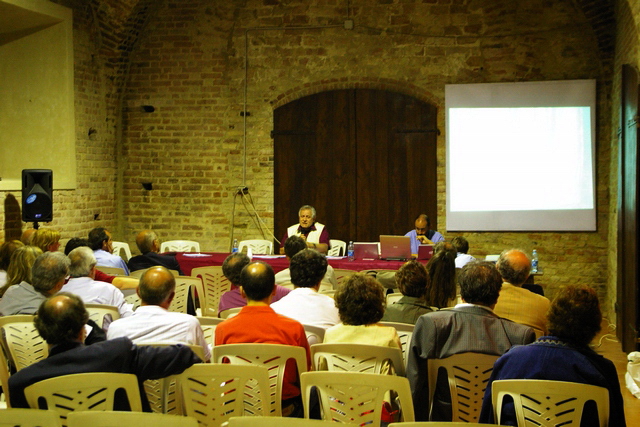 Pubblico presente in sala al Terzo incontro degli Stati generali del Paesaggio astigiano a Moncucco Torinese - Venerdì 20 giugno 2008.