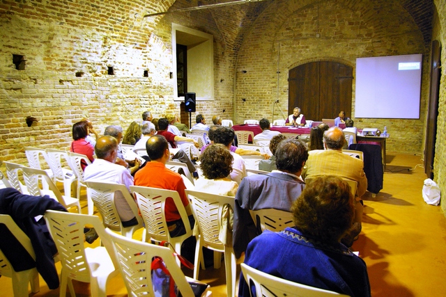 Pubblico presente in sala al Terzo incontro degli Stati generali del Paesaggio astigiano a Moncucco Torinese - Venerdì 20 giugno 2008.