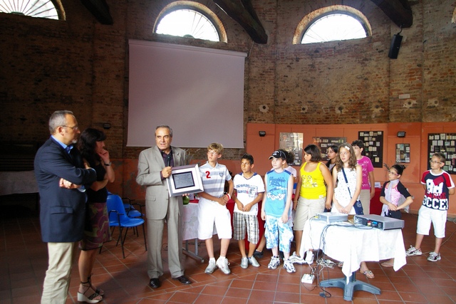 Paola Vignale  e Pier Franco Ferraris - Premiazione del documentario "Terra ...meraviglioso giardino" Scuola Media di Rocchetta Tanaro