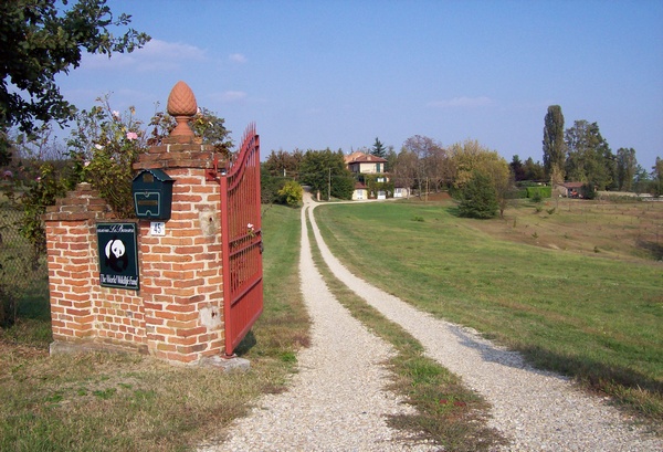 Realtà di interesse presente lungo la camminata sul crinale dei Becchi a Morialdo di Castelnuovo Don Bosco.