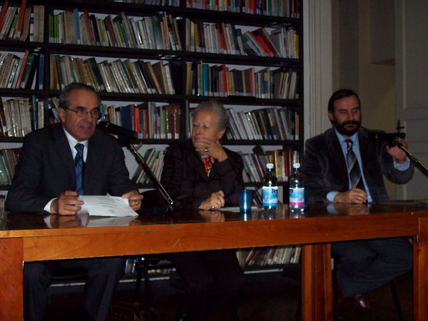 Prof.ssa Elena Accati Garibaldi (in centro), Assessore Pier Franco Ferraris (sx) e Prof. Marco Devecchi (dx).