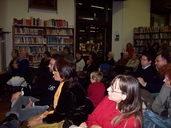 Veduta del pubblico presente in sala all`interno della Biblioteca Consorziale Astense, tra cui  il Direttore Elena Berta del Servizio aree verdi del  Comune di Asti, del Dott.Alessandro Risso e della Dott.ssa Marina Riffero (Foto Matteo Devecchi).