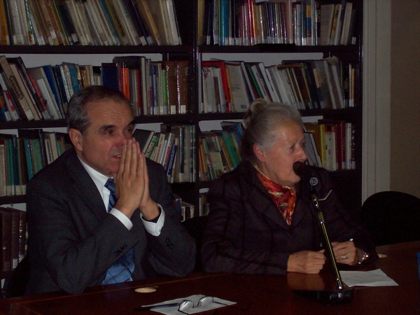 Risposte della Prof.ssa Elena Accati alle domande del pubblico presente in sala (Foto Matteo Devecchi).