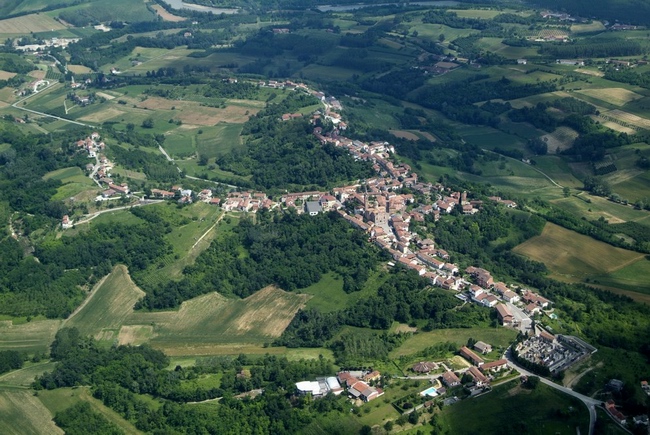 Veduta aerea della bella campagna astigiana (Comune di Antignano - Foto di Mark Cooper)