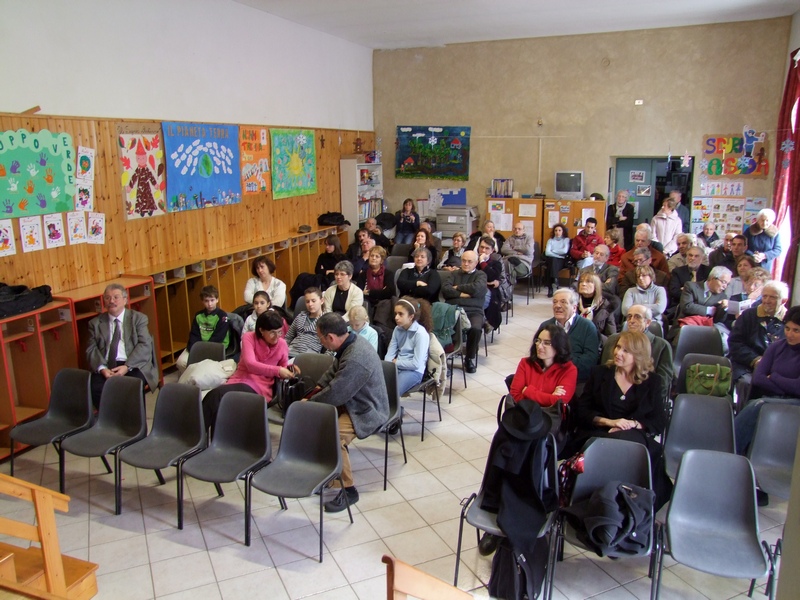 Pubblico presente in sala presso l Asilo comunale di Settime d Asti,.domenica 13 dicembre 2009, in occasione della Conversazione su "700 anni di Settime 1309 - 2009 - Villa aedificata supra montem".