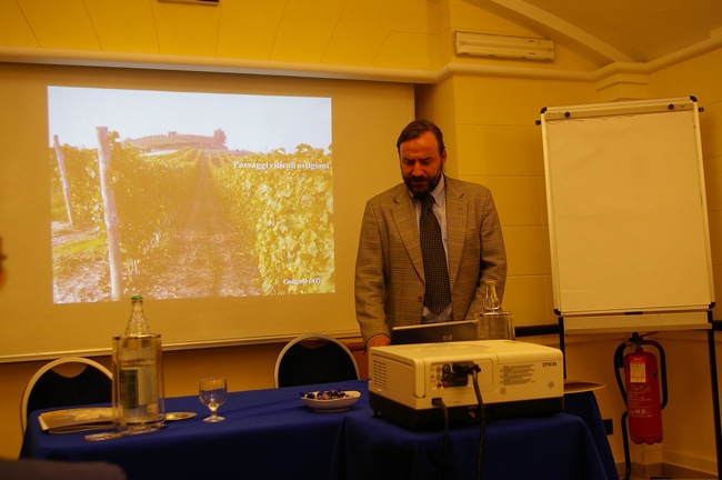 Contributo di approfondimento sul tema "Il Paesaggio: preziosa opportunità per lo sviluppo del settore agricolo" tenuto dal Prof. Marco Devecchi della Facoltà di Agraria dell
