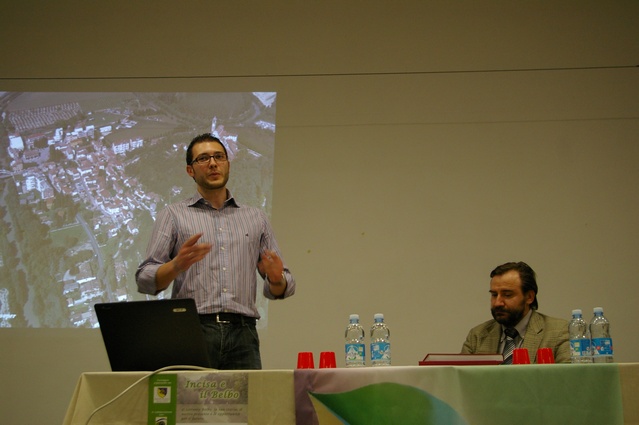 Apertura dei lavori del Convegno da parte di Matteo Campagnoli su: Incisa e il Belbo. Il torrente Belbo: la sua storia, il nostro presente e le  opportunità per il futuro, organizzato dall'associazione: Gruppo Storico Incisa 1514 - Foto di Matteo Devecchi.