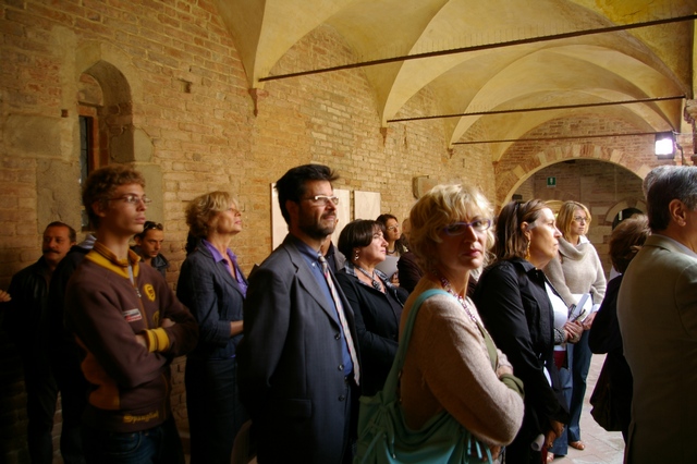   Veduta dei partecipanti al Convegno su "Percorsi Del Romanico Astigiano. Conservazione e innovazione: il ciclo della natura, il ciclo della storia nel paesaggio del romanico astigiano"