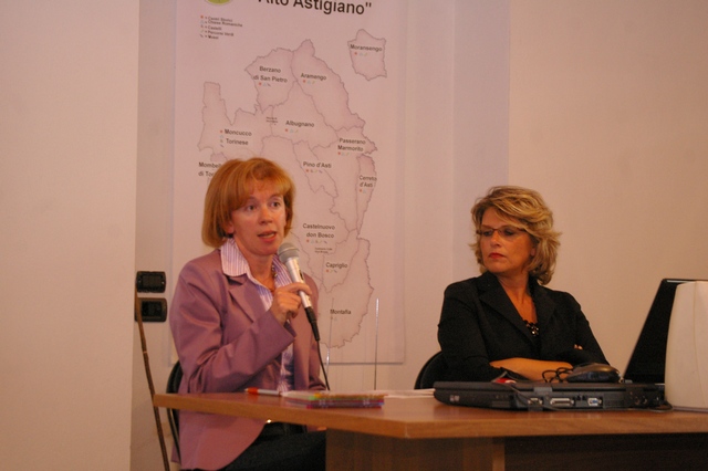 Relazione della Dott.ssa Giovanna Quaglia, Assessore al Turismo della Provincia di Asti, e della Dott.ssa Antonella Borio dell Agenzia di Accoglienza e Promozione Turistica della Provincia di Asti su "Nuove iniziative per la conoscenza e fruizione turistica"