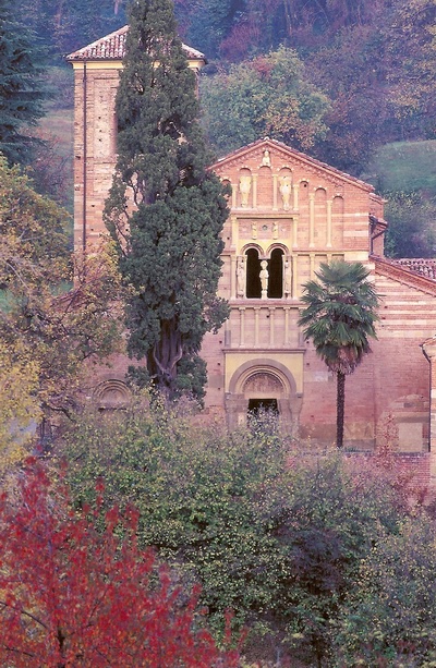 Veduta della facciata della Canonica di Santa Maria di Vezzolano (Foto filiberto Rotta).