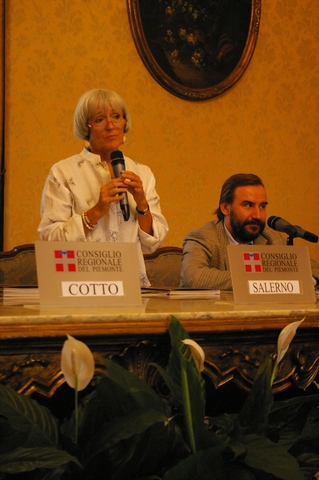Apertura del dibattito con il pubblico presente all'inaugurazione della Mostra da parte dell'Arch. Paola Salerno (Foto Sabrina Toppino).