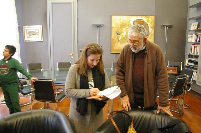  Incontro Osservatori del Paesaggio con la Presidente Mercedes Bresso per il sostegno all'approvazione del Piano Paesaggistico regionale.  Nella foto l'Arch. Daniela Bosia dell Osservatorio del paesaggio del Monferrato casalese) in occasione della sottoscrizione dell'appello.