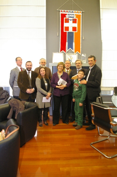  Incontro Osservatori del Paesaggio con la Presidente Mercedes Bresso per il sostegno all'approvazione del Piano Paesaggistico regionale.  Nella foto i sottoscrittori dell'appello a favore dell approvazione del Piano paesaggistico: Roberto Pozzi, Marco Devecchi, Riccardo Avanzi, Daniela Bosia, Mercedes Bresso, Silvio Veglio, Franco Bartocci e Ippolito Ostellino [Foto Giorgio Beltramo].