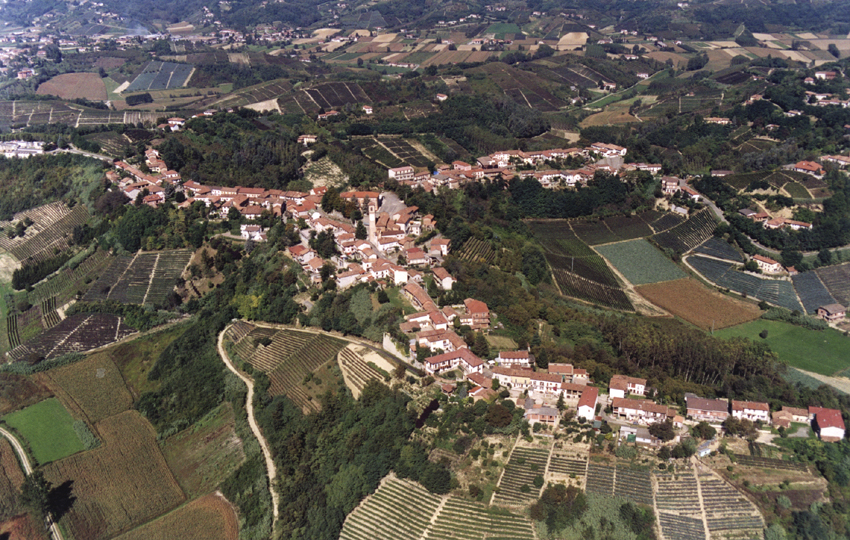 Veduta aerea dello straordinario paesaggio agrario di Vinchio d'Asti (Foto di Mark Cooper)