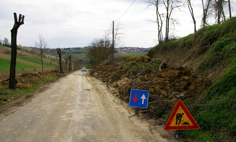 Frana presente lungo la strada comunale per la frazione Villa di Isola d'Asti