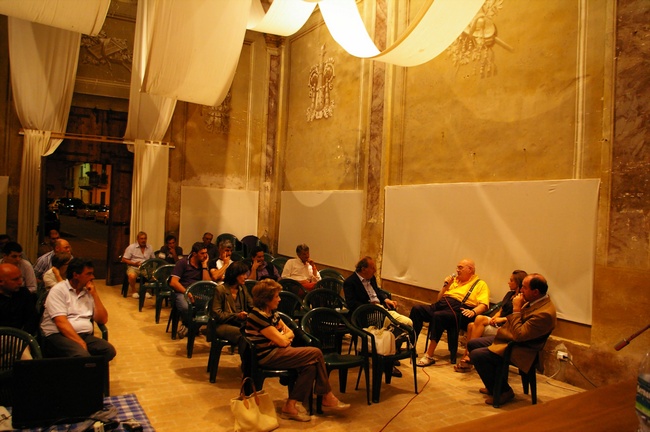 Pubblico presente in sala in occasione del terzo incontro di approfondimento sul tema della Candidatura UNESCO per il riconoscimentro dei paesaggi viticoli astigiani come Patrimonio dell'Umanità.