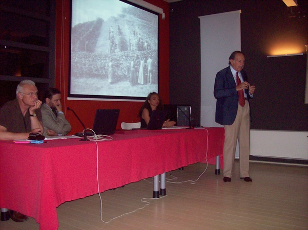 Aperetura dei lavori da parte del Presidente dell'Associazione Canelli Domani, Dott. Lorenzo Vallarino Gancia (Foto di Maria Antonia Pistone).