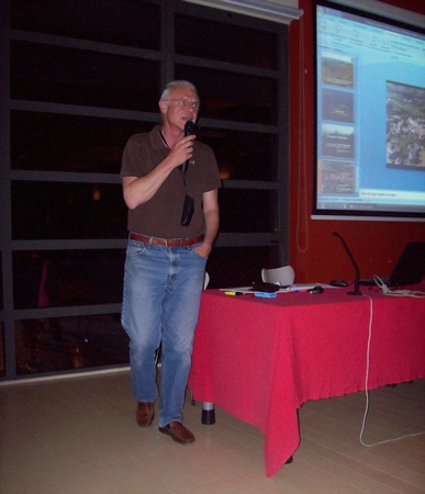 Intervento sulle opportunità e preoccupazioni derivanti dal riconoscimento UNESCO dei paesaggi viticoli astigiani da parte del Dott. Piergiorgio Robino dell'Associazione Canelli Domani (Foto di Maria Antonia Pistone).