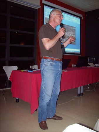 Intervento sulle opportunità e preoccupazioni derivanti dal riconoscimento UNESCO dei paesaggi viticoli astigiani da parte del Dott. Piergiorgio Robino dell'Associazione Canelli Domani (Foto di Maria Antonia Pistone).